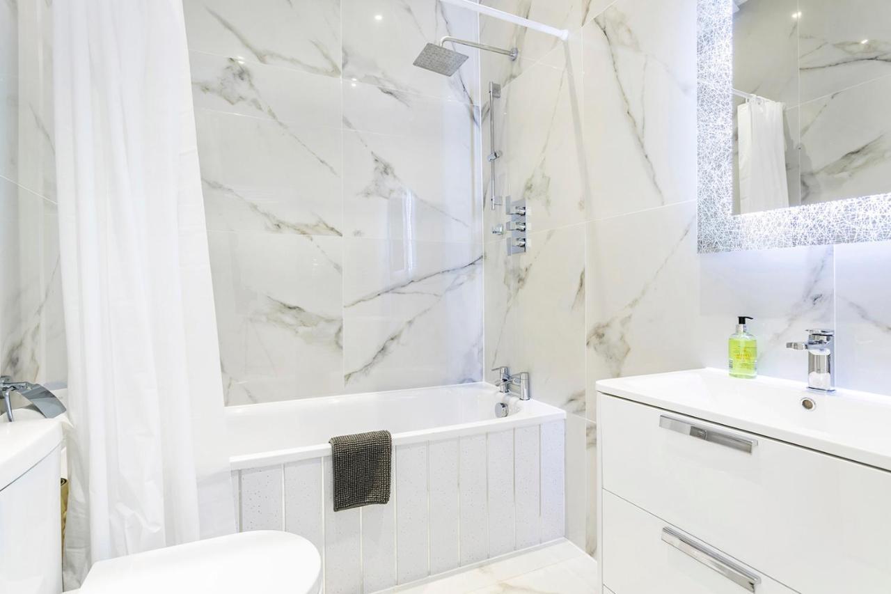 Apartament Stylish 2 Bed Apartment-zone 2 - 10 Minutes To The Heart Of London- Sleeps Up 8 *